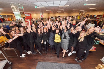 Das Team des TK Maxx Stores Oberwart freut sich über die Eröffnung